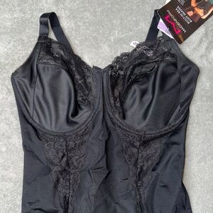 Maidenform Sculpting Black Lace Shapewear